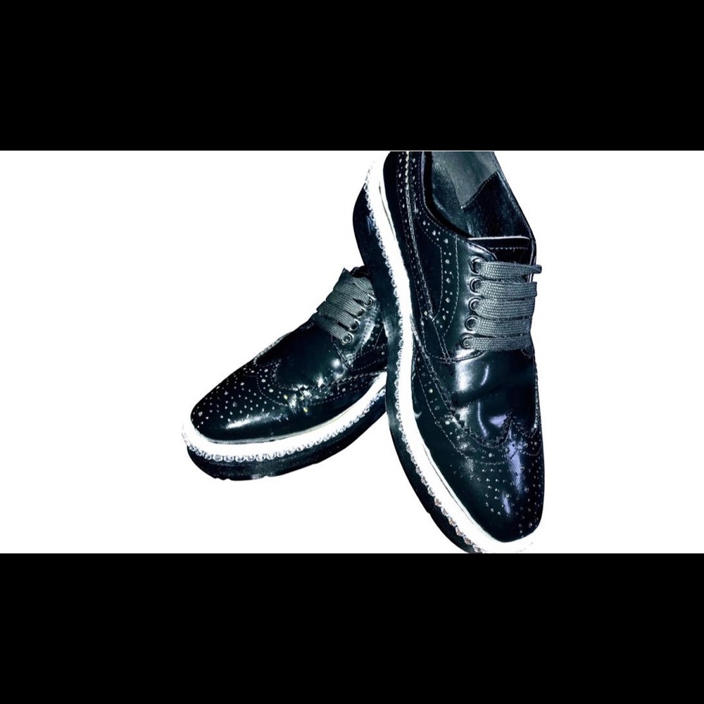 💘💘FINAL SALE⬇️⬇️💘💘EMBELLISHED WING TIP💘💘